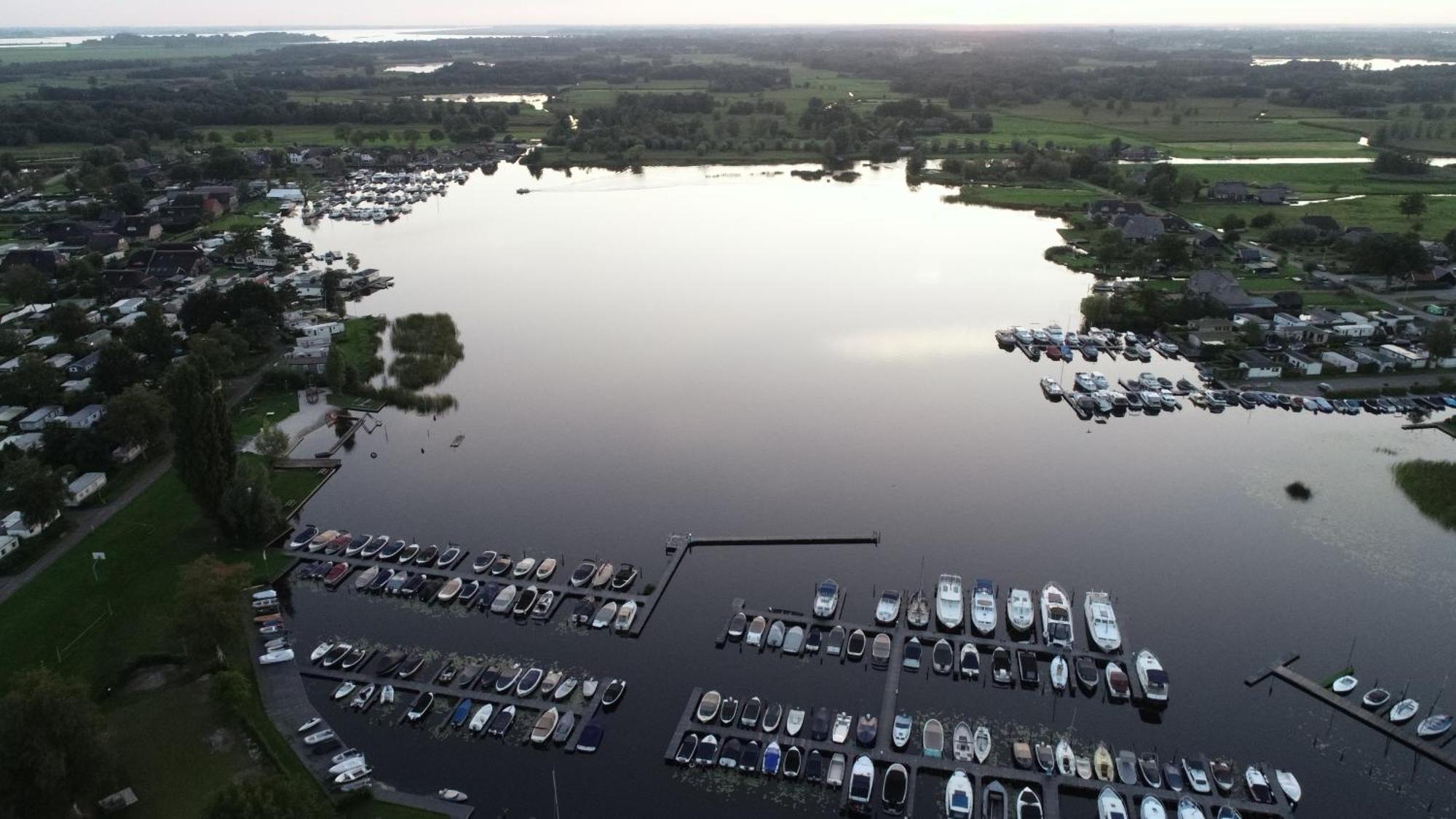 Camping Kleine Belterwijde, Wiede Lodge Met Uitzicht Over Het Water Exterior foto