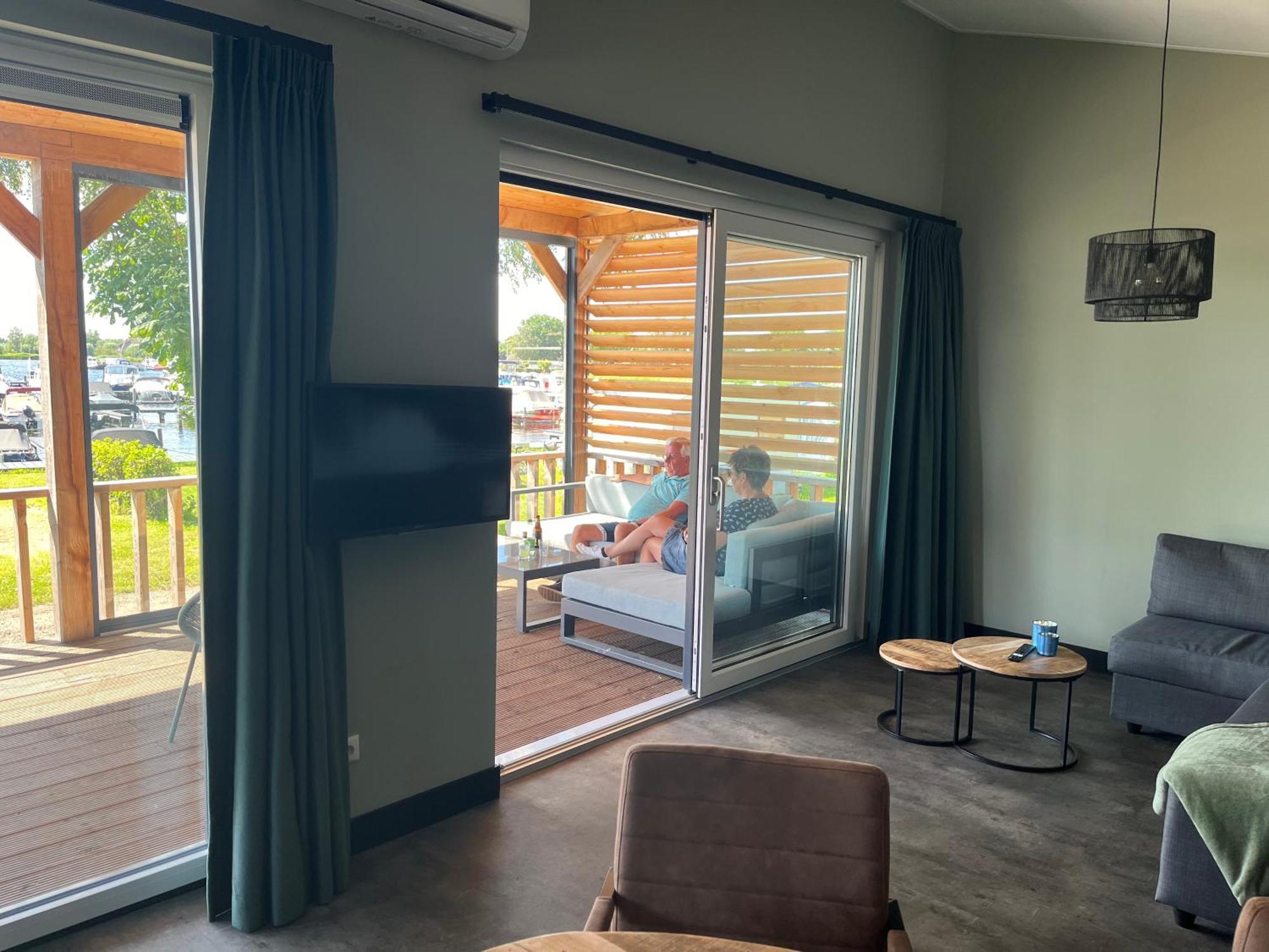 Camping Kleine Belterwijde, Wiede Lodge Met Uitzicht Over Het Water Exterior foto